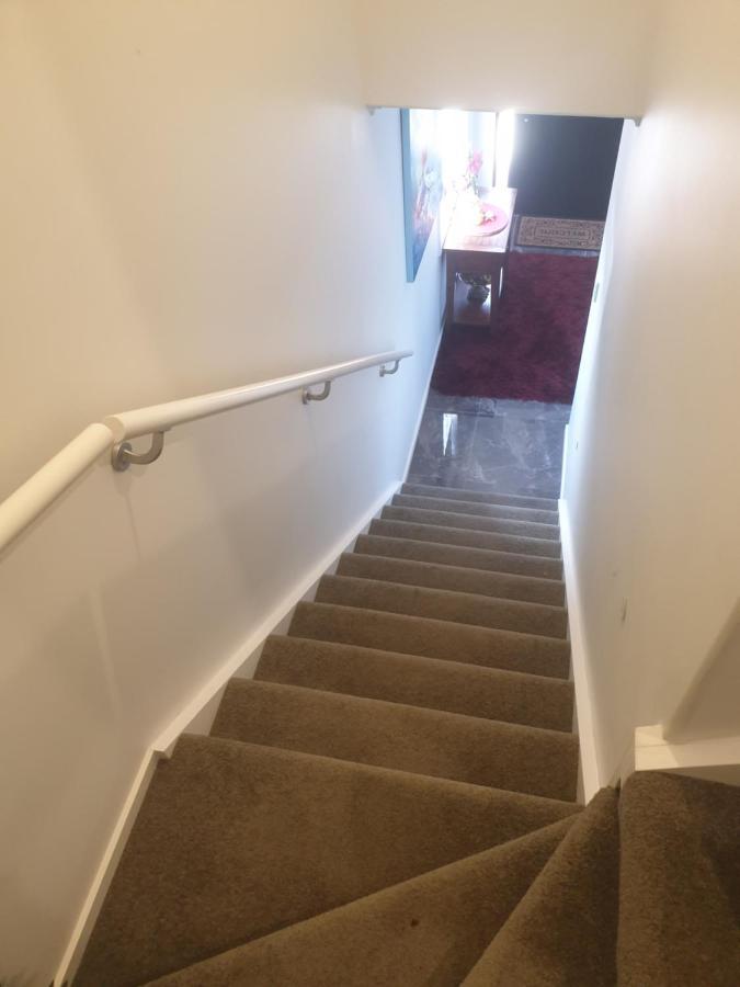 Bed N Breakfast On Pear Tree Lane Apartment Hamilton Bagian luar foto