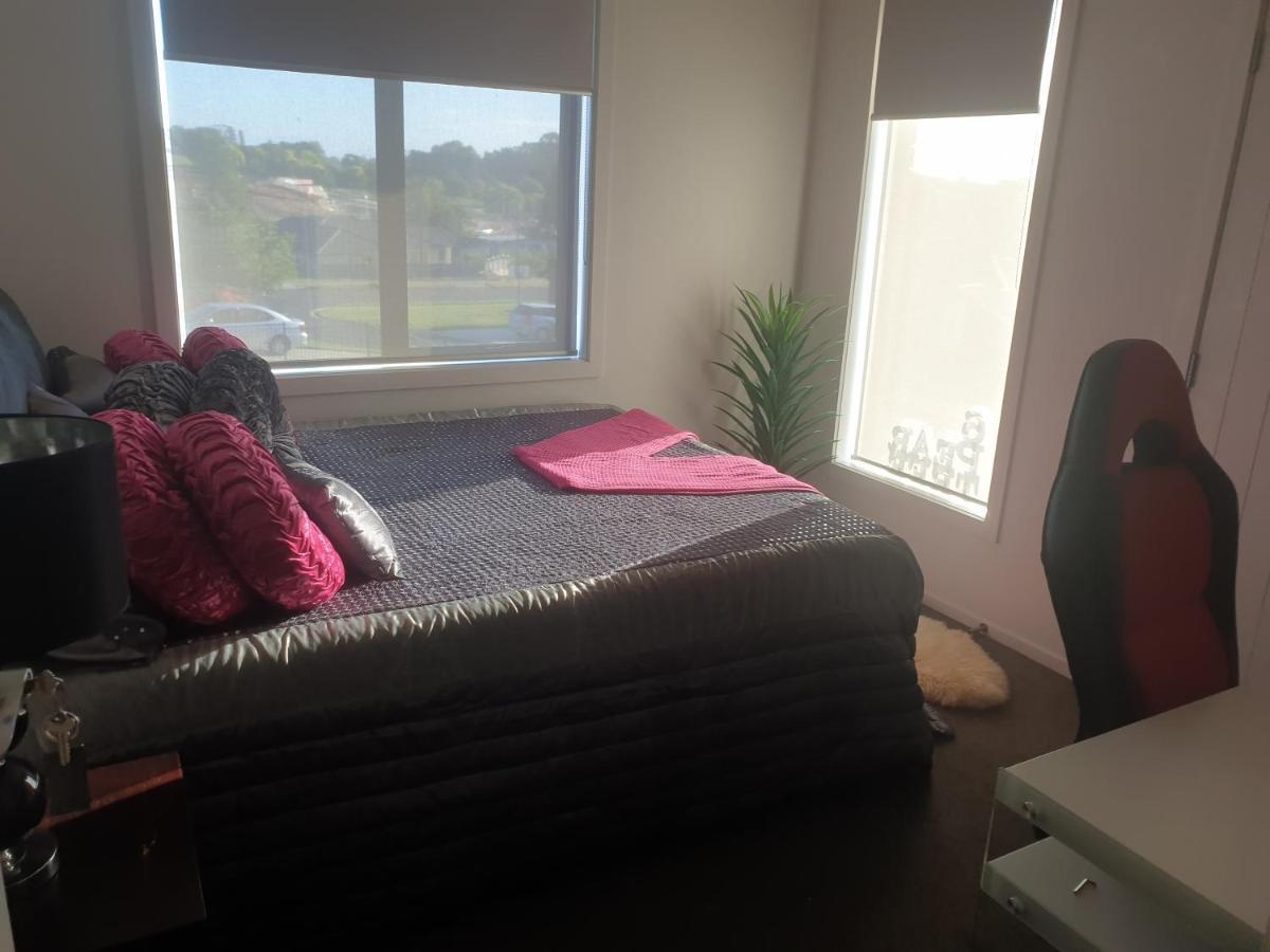 Bed N Breakfast On Pear Tree Lane Apartment Hamilton Bagian luar foto