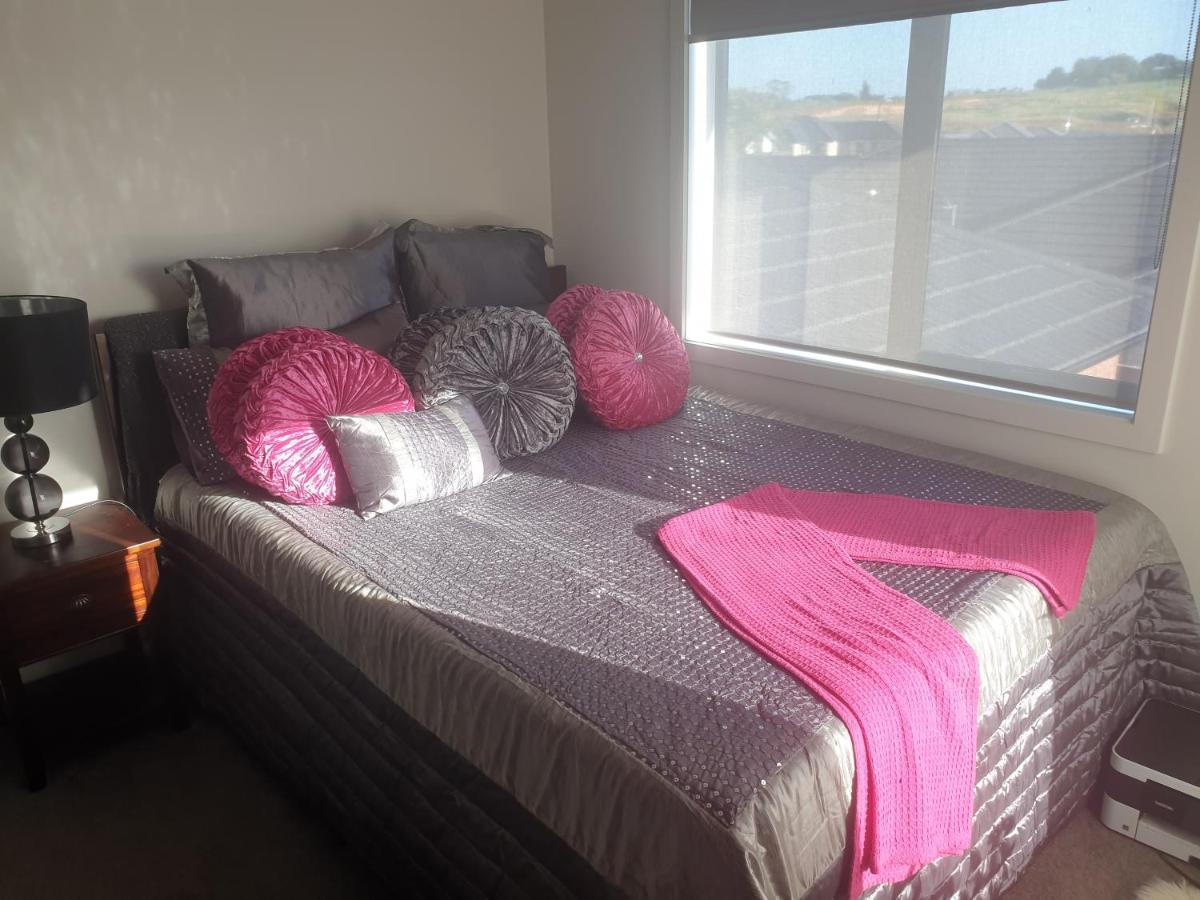 Bed N Breakfast On Pear Tree Lane Apartment Hamilton Bagian luar foto