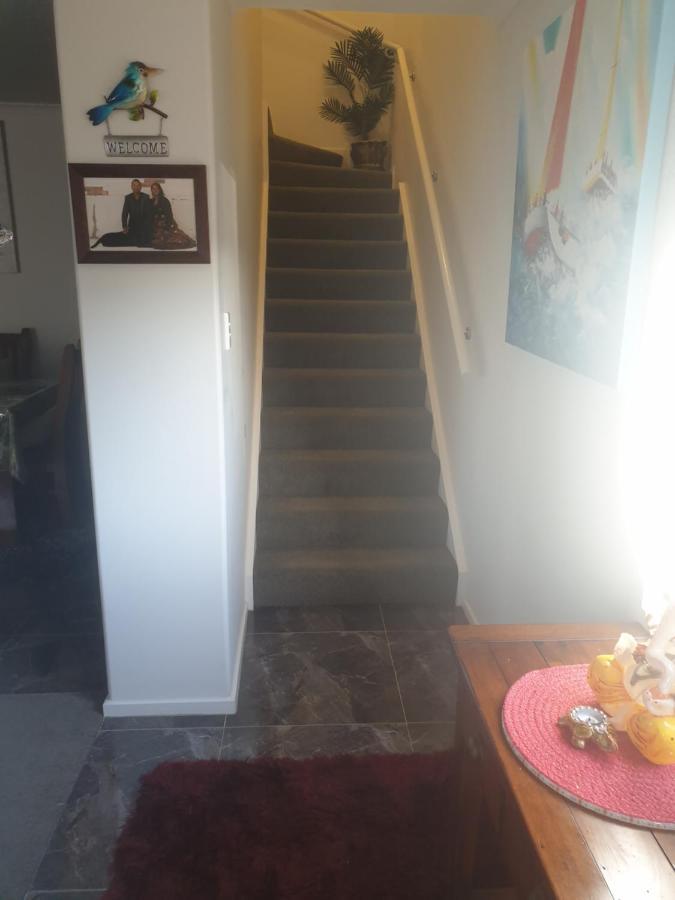Bed N Breakfast On Pear Tree Lane Apartment Hamilton Bagian luar foto
