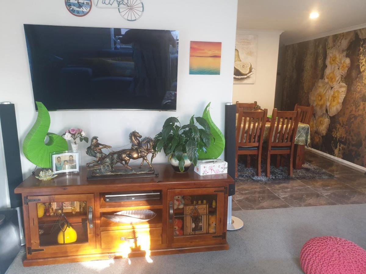 Bed N Breakfast On Pear Tree Lane Apartment Hamilton Bagian luar foto