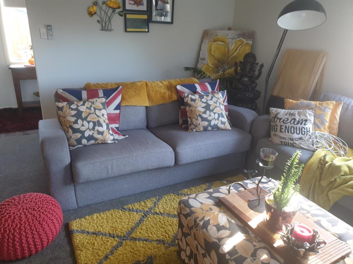 Bed N Breakfast On Pear Tree Lane Apartment Hamilton Bagian luar foto
