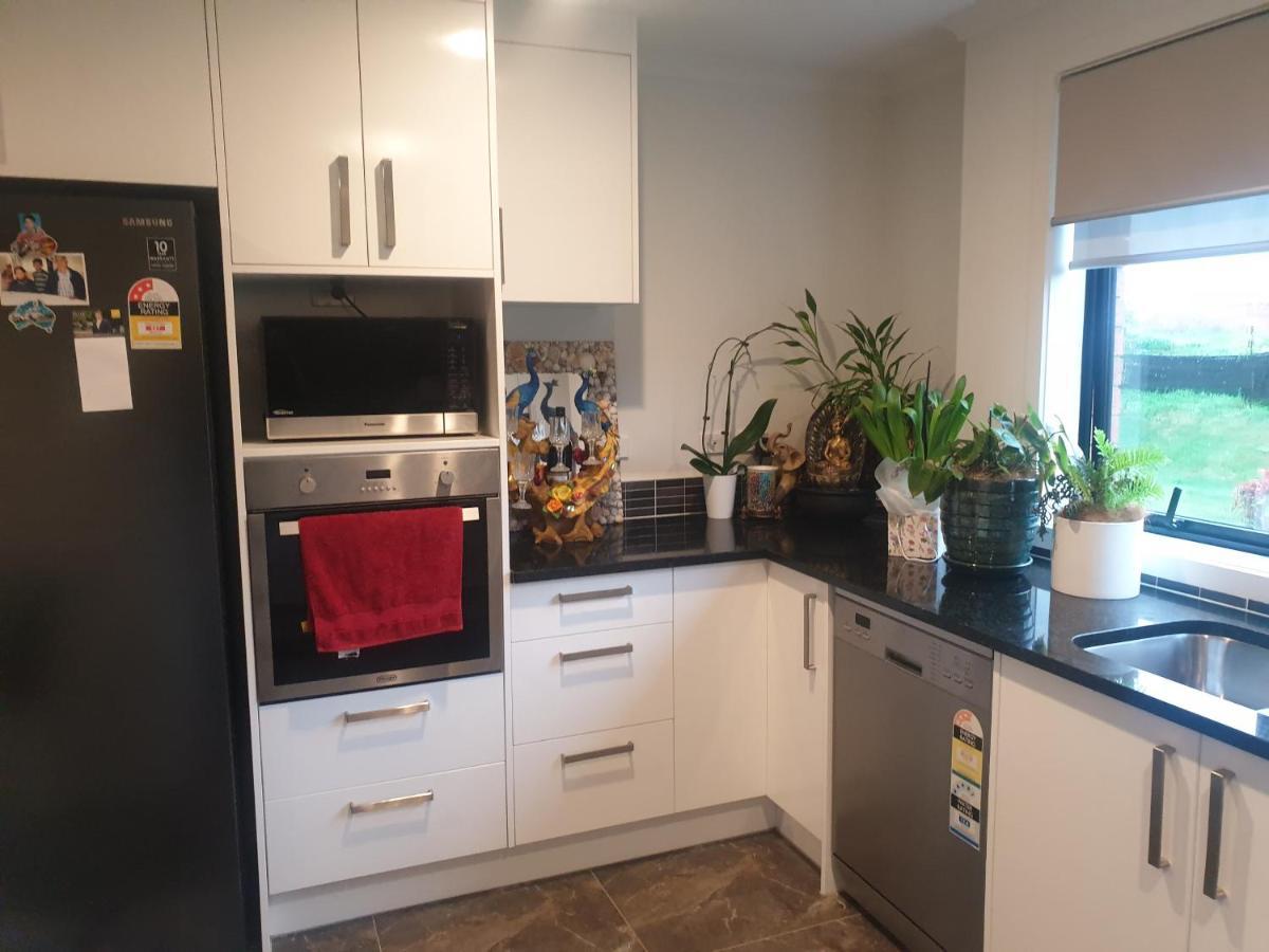 Bed N Breakfast On Pear Tree Lane Apartment Hamilton Bagian luar foto